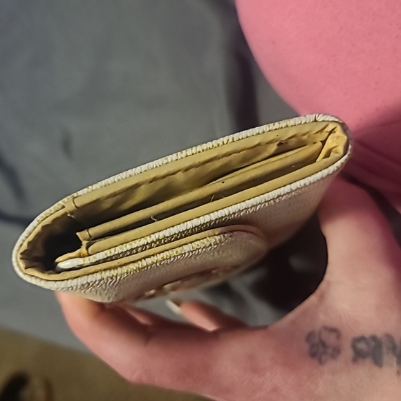 Michael Kors Wallet - Picture 5 of 9